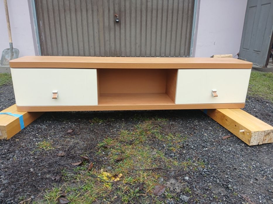 Szafka wieszana trzy półki