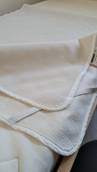 Cama+estrado+colchão+capa de protecção transição criança IKEA