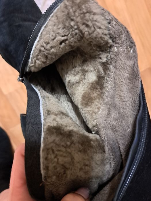 Гарні замшеві зимні чобітки