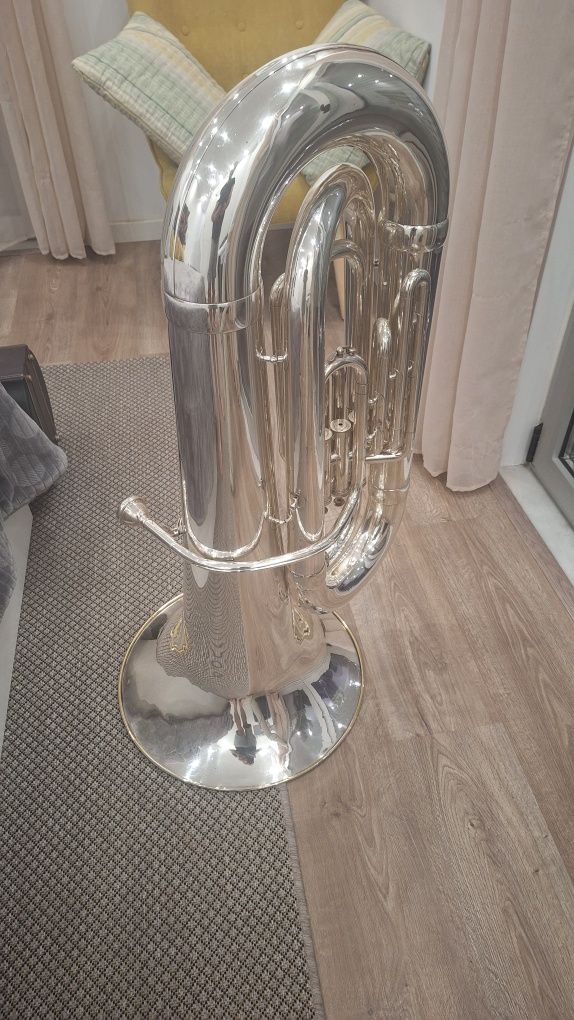 Tuba sib prateada