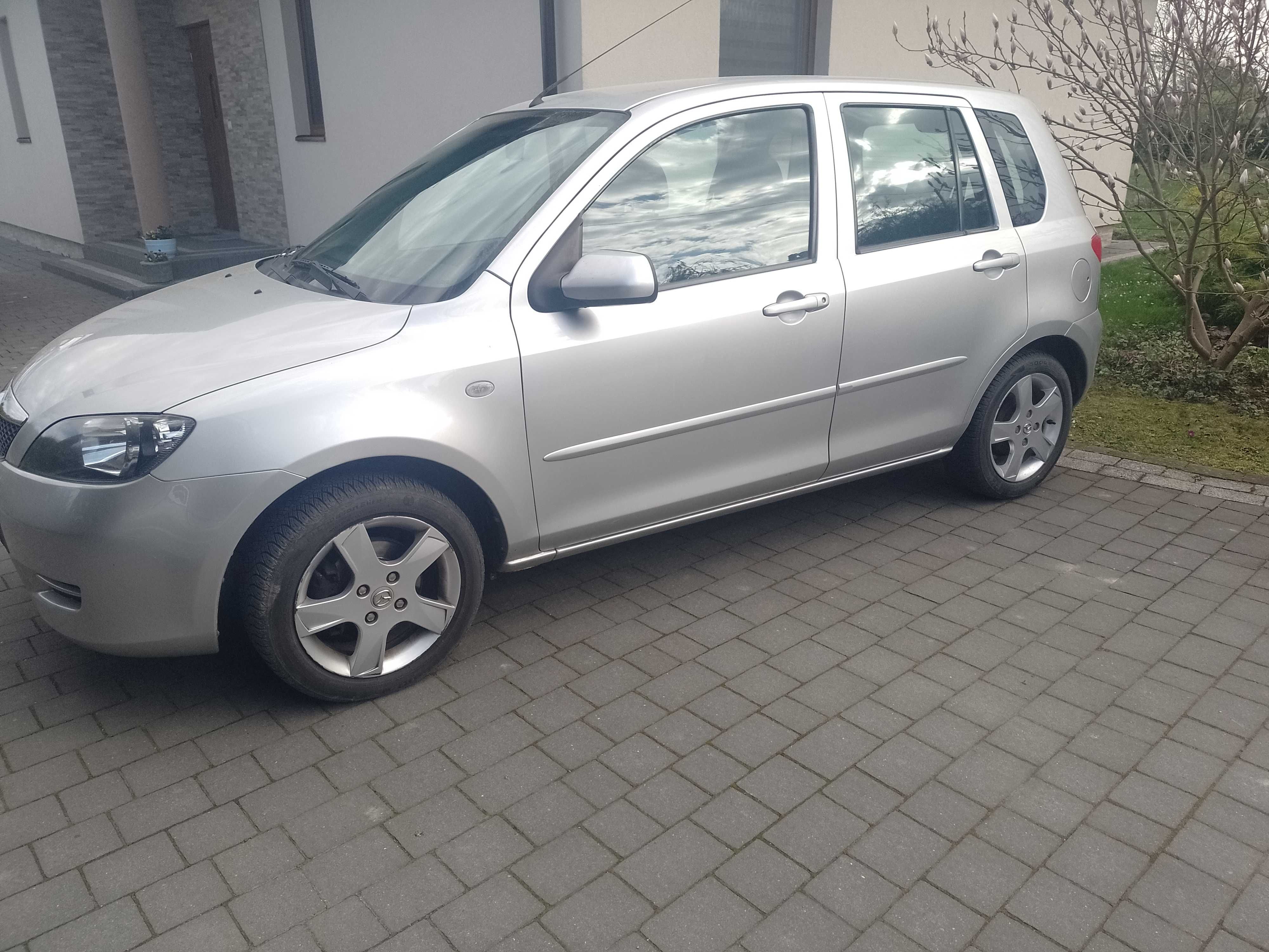 Mazda 2  2005r. 1.4 benzyna