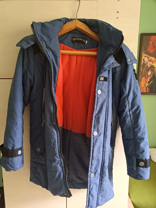 Дві курточки на дитину 8-11 рокув віддам