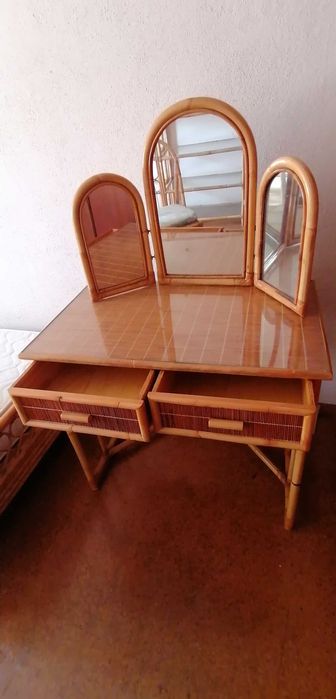 Bambú = Cama + Toucador + Cadeira + Mesa Cabeçeira + Espelho + Estante