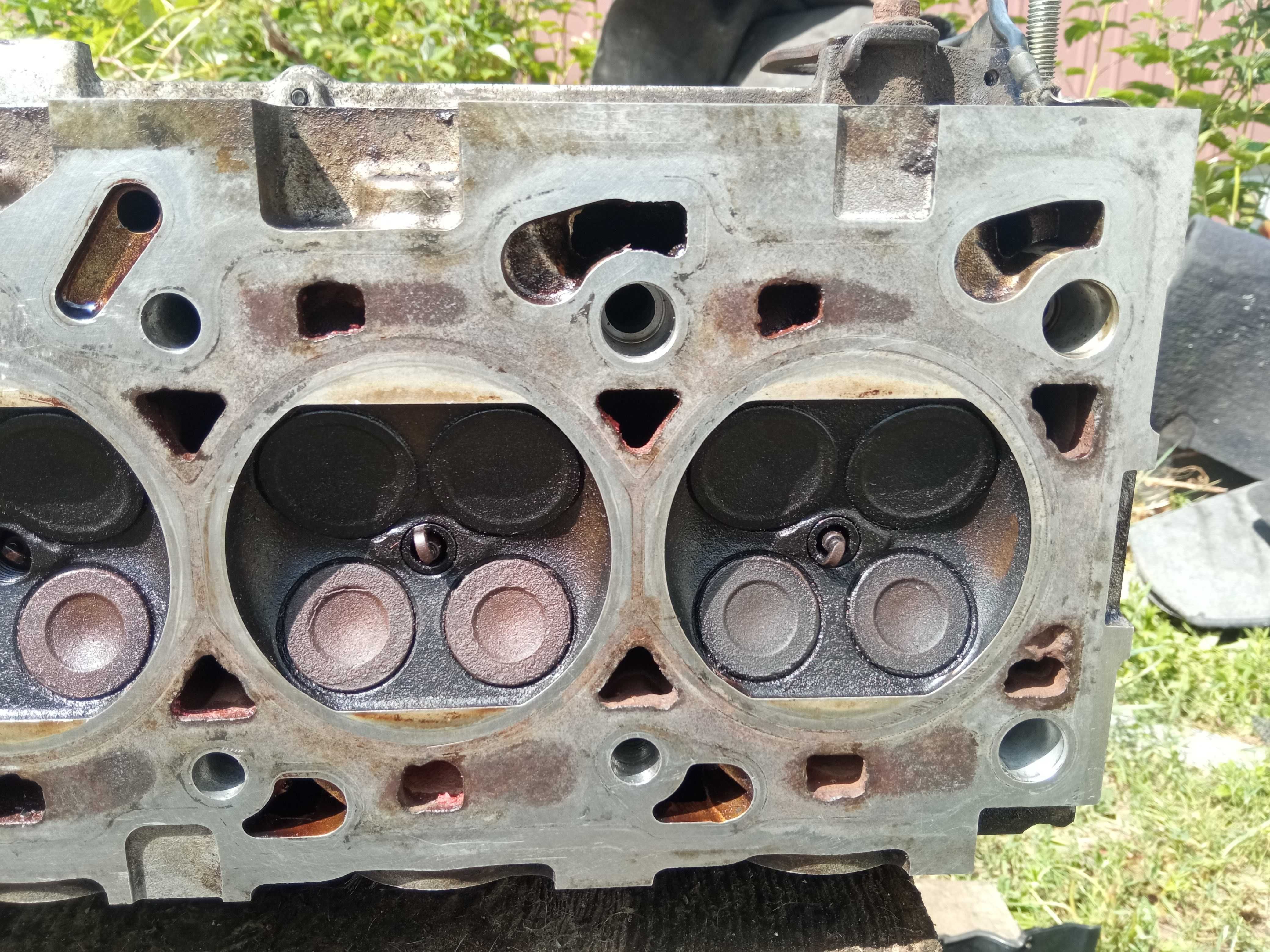 ГБЦ головка блока XS7G-6090-BB двигуна 1.8i бензин Zetec E 16v Форд