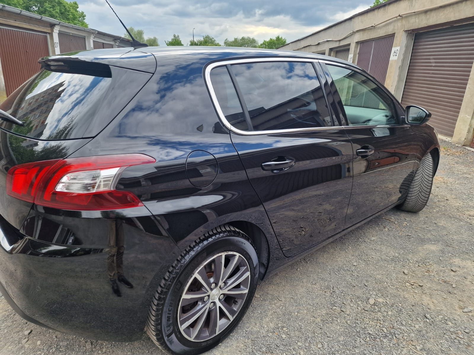 PEUGEOT 308 - benzyna, 2014 r. - utrzymany w perfekcyjnym stanie.
35 0