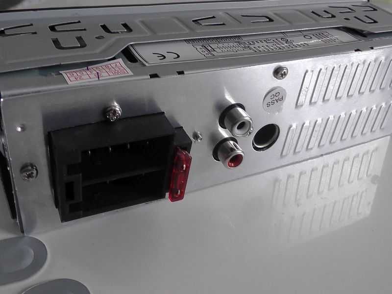 Radio Samochodowe Pilot Mp3 2x USB microSD 4x60W Bluetooth Zegar ISO