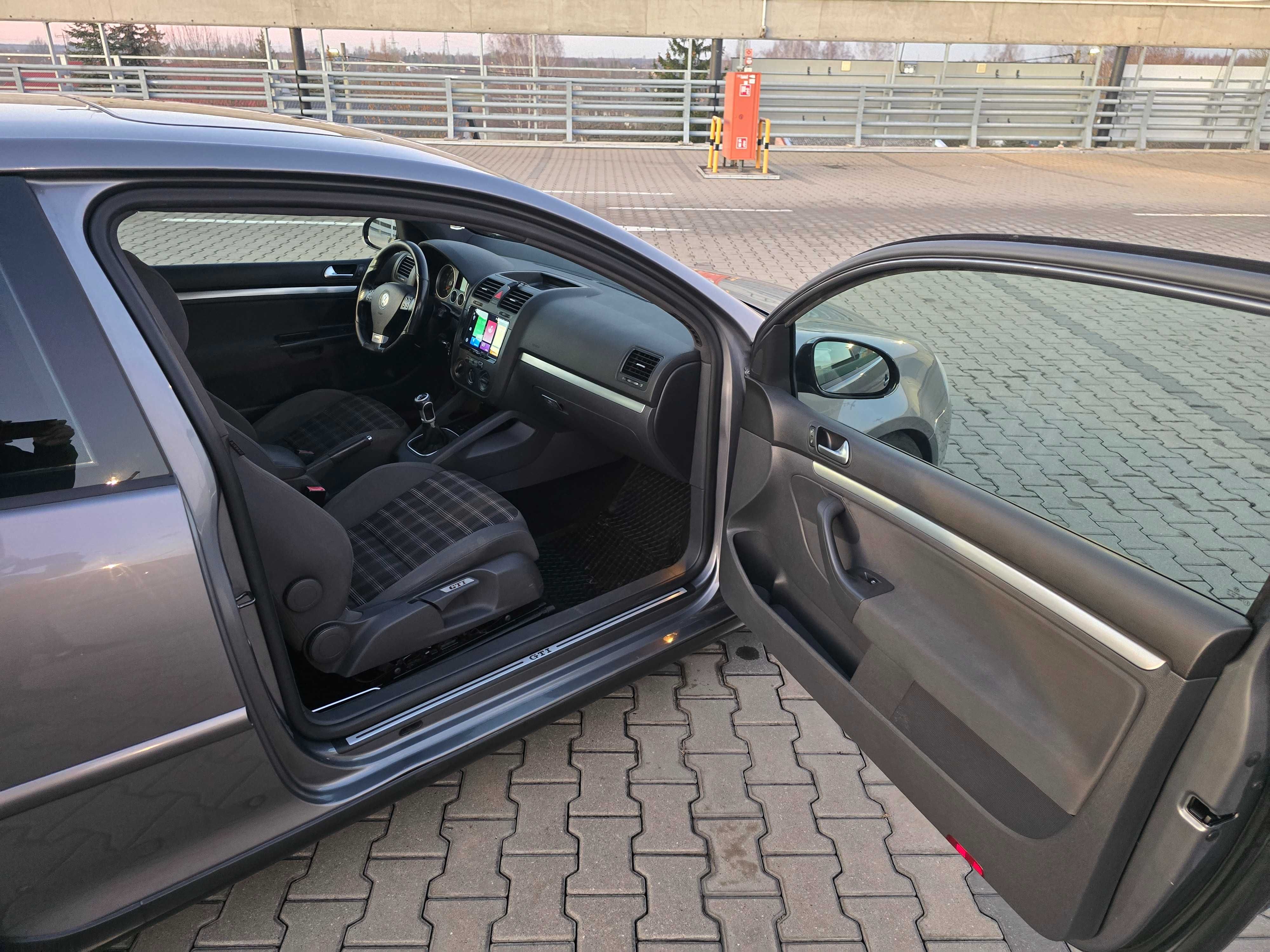Volkswagen Golf V 2.0 TFSI GTI manual