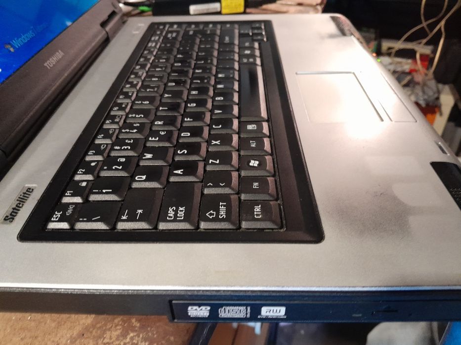 Portátil Toshiba a funcionar