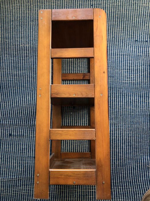 Móvel com prateleiras