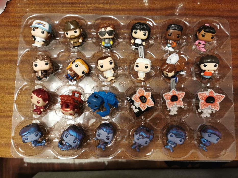 Figurka Kinder Joy Stranger Things Robin