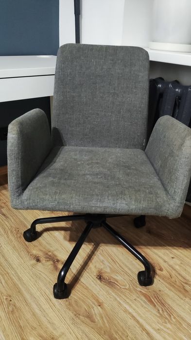 Продам стілець на колесах