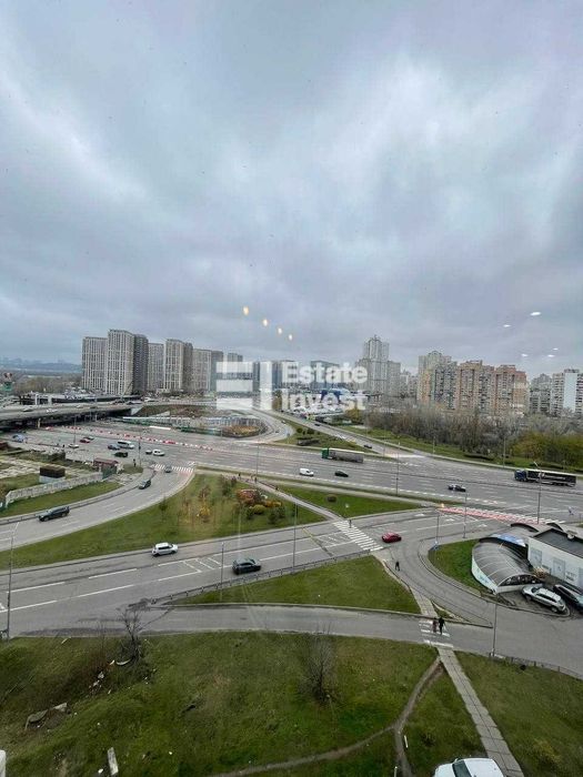 Здається 3х кімнатна квартира на проспекті Миколи Бажана