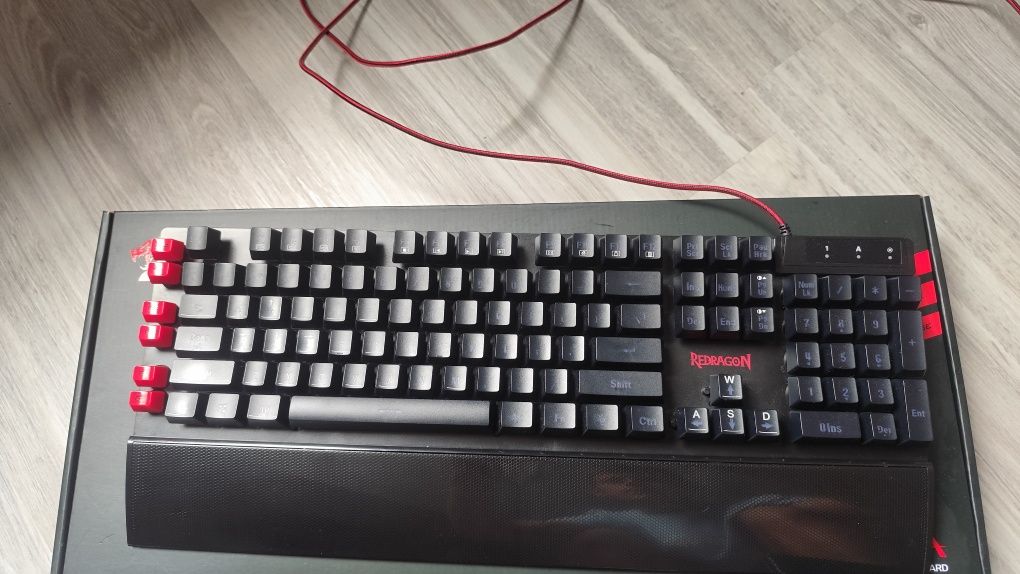 Na sprzedaż klawiatura i mysz gamingowa!