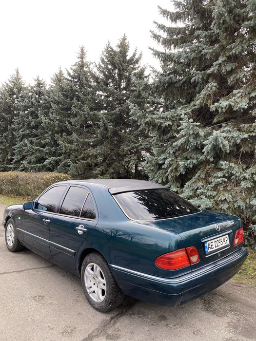 Продам мерседес W210 на полном уверенном ходу