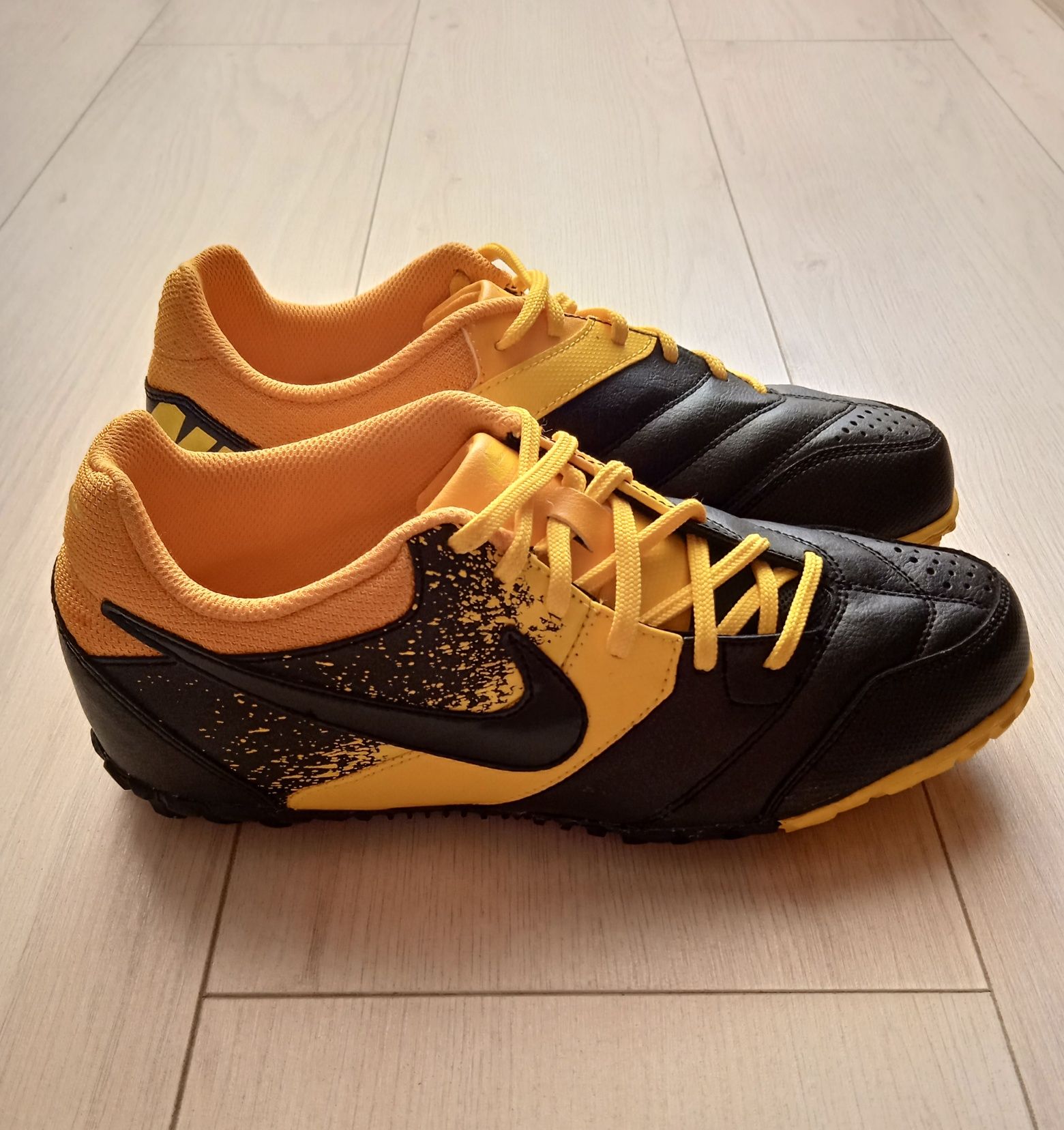 Новые сороконожки, шиповки Nike Bomba 5 TF размер 40