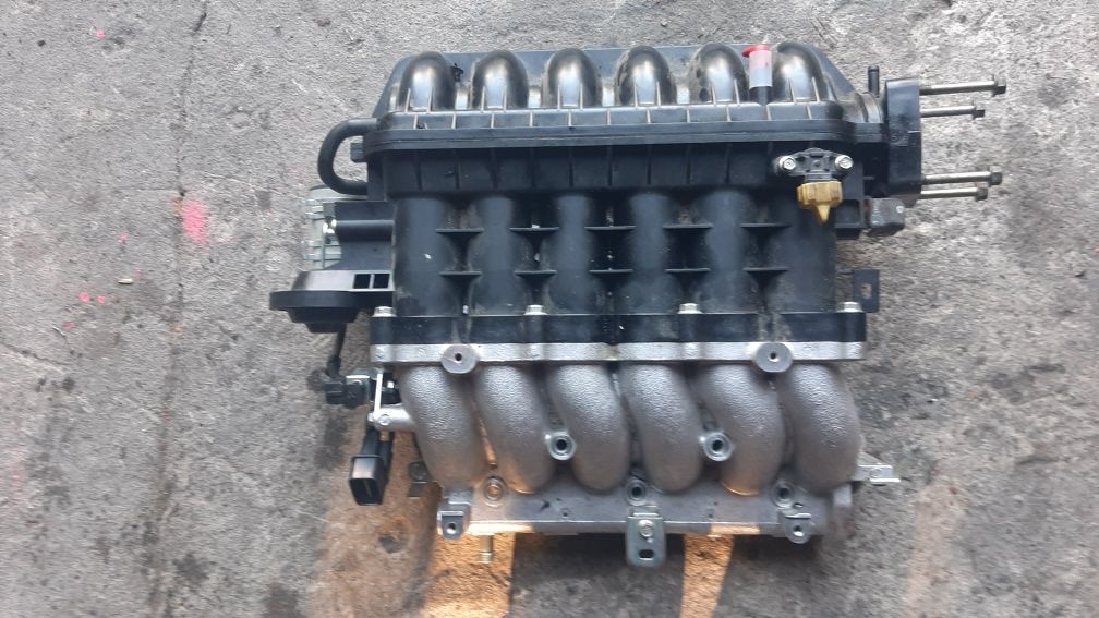 Kolektor ssący 3.0b v6 6b31 Mitsubishi Outlander