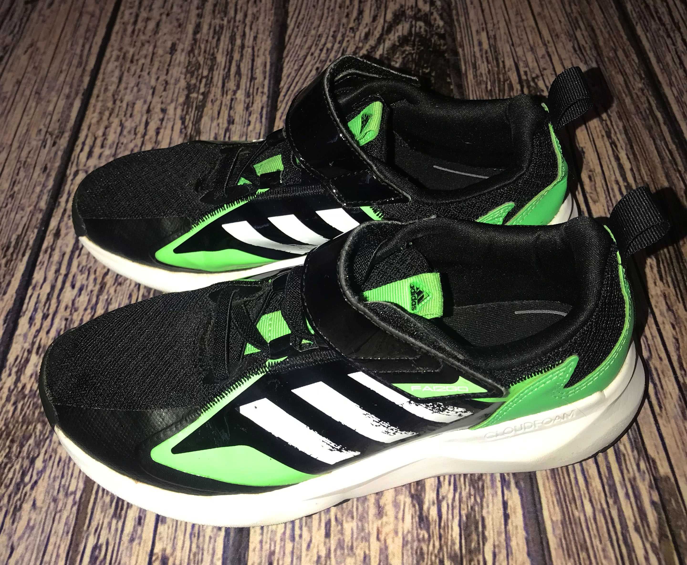 Фирменные кроссовки Adidas для мальчика, размер 33 (21 см)