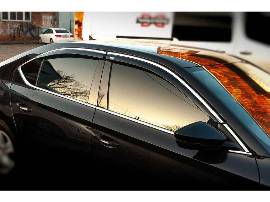 Skoda Superb 2016+ Вітровики з хромом Niken (Sedan)