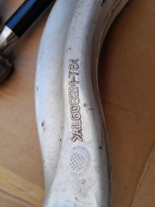 Оригінальні запчастини по рульовій і ходовій на Теслу Модель Y