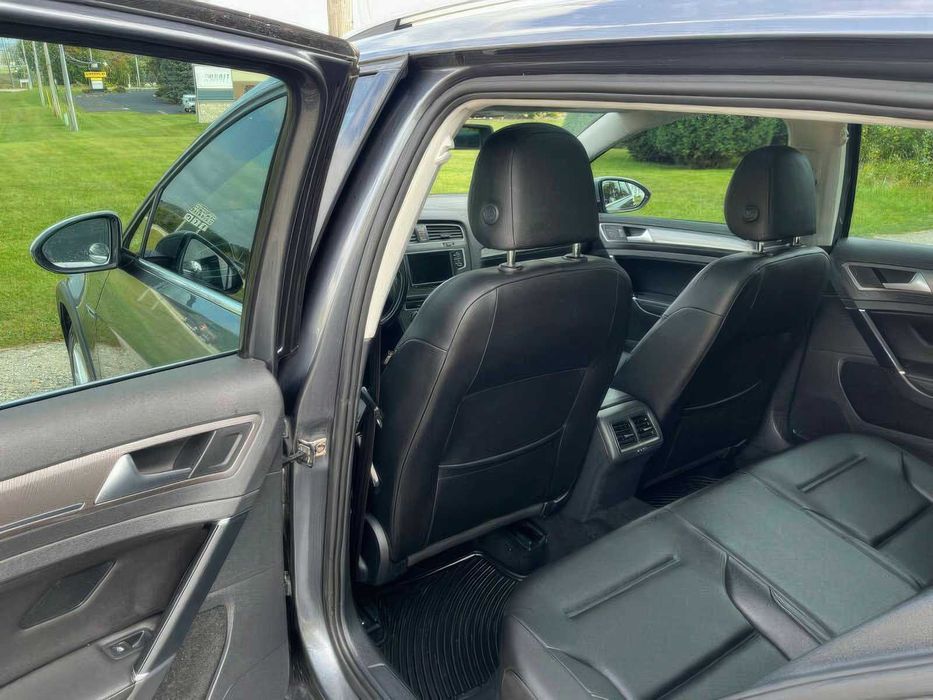 Volkswagen Golf      2017