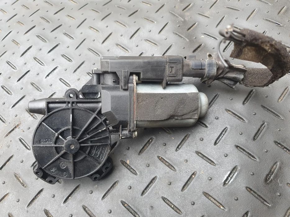 RENAULT MEGANE II SILNICZEK PODNOŚNIKA SZYBY PRZÓD LEWY 128000471