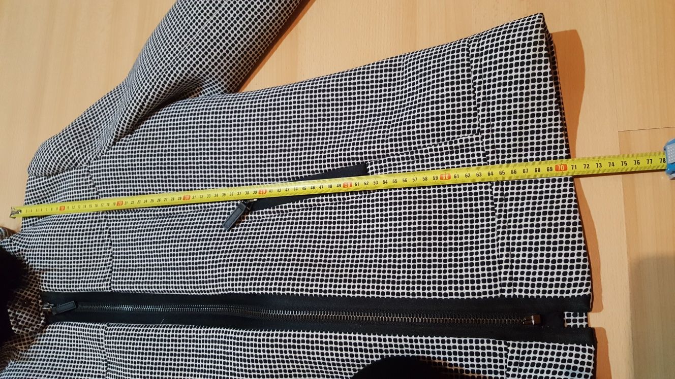 Kurtka lekka ocieplana z kapturem