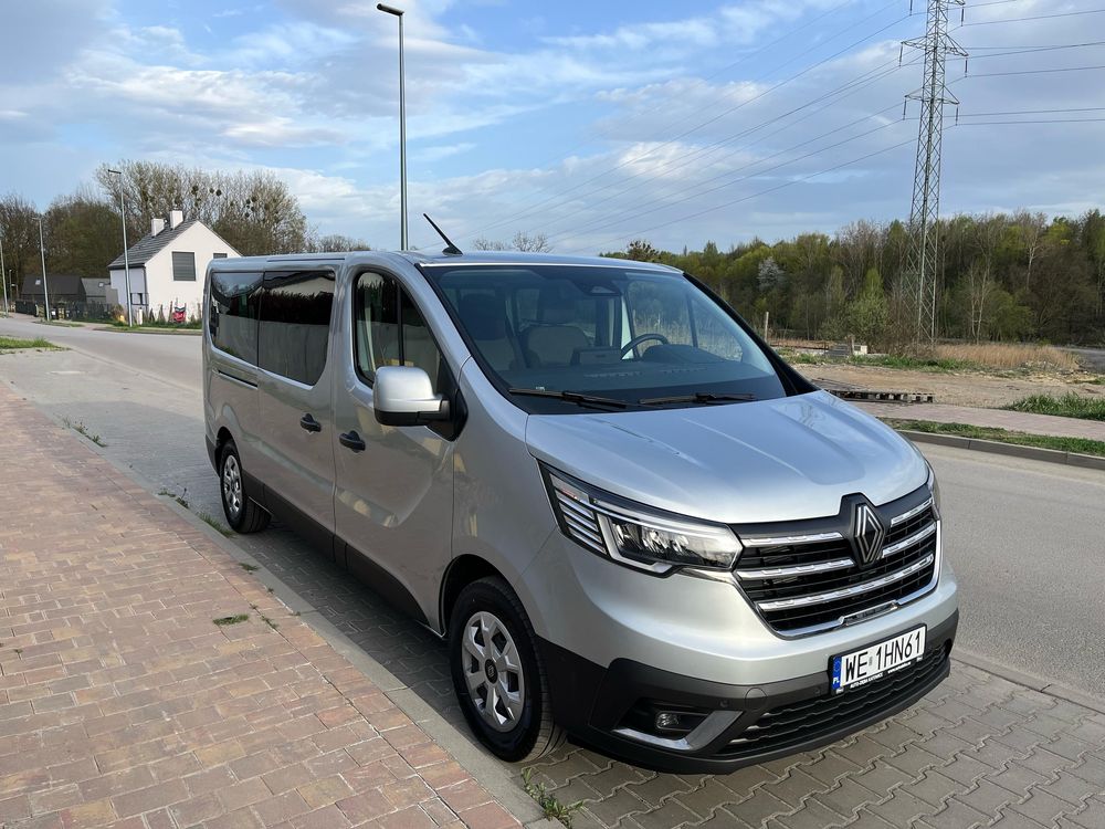 Wynajem busa 9 osobowego Renault Trafic 2024 Long Nowy / wolne terminy