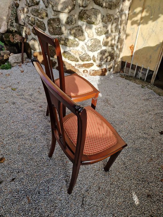 5 Cadeiras de madeira