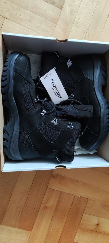 Buty 4F zimowe trekking taktyczne śniegowceE r. 42