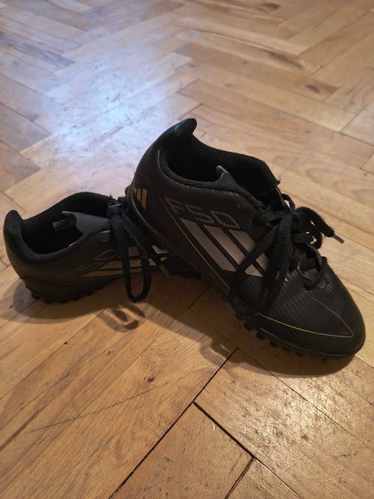 Buty piłkarskie Adidas roz.33