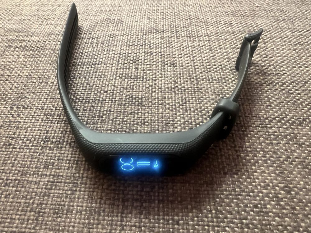 Продам фитнес трекер Garmin Vivosmart 5