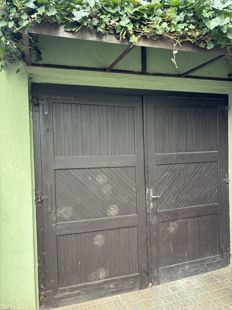Brama garażowa. Drewniana, ładny wzór