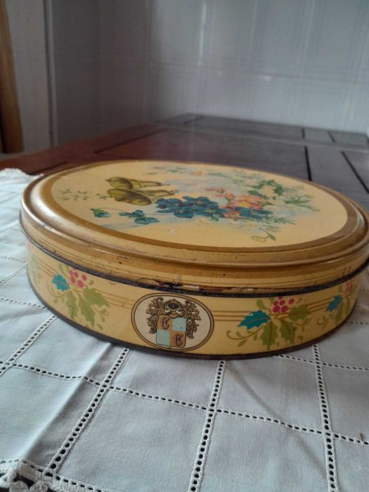 Lata vintage com flores e sinos  - anos 50/70 autêntica decoração