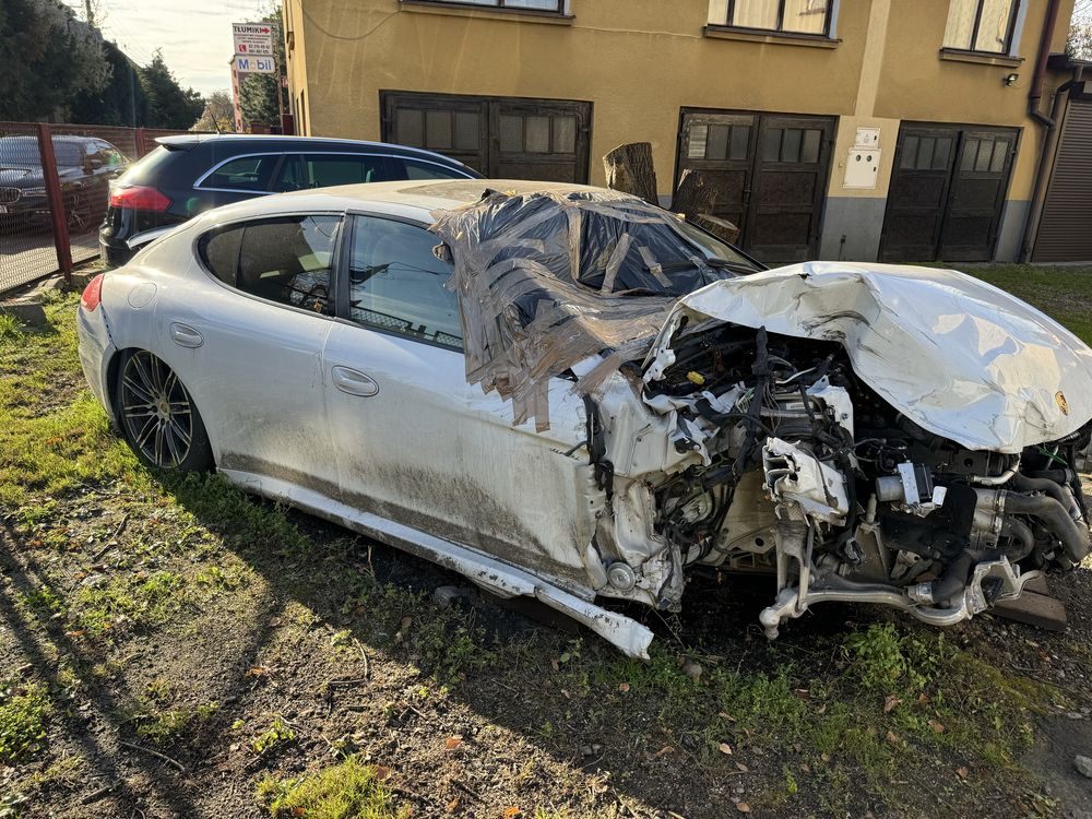 PORSCHE PANAMERA DIESEL Biała Uszkodzona z Włoch