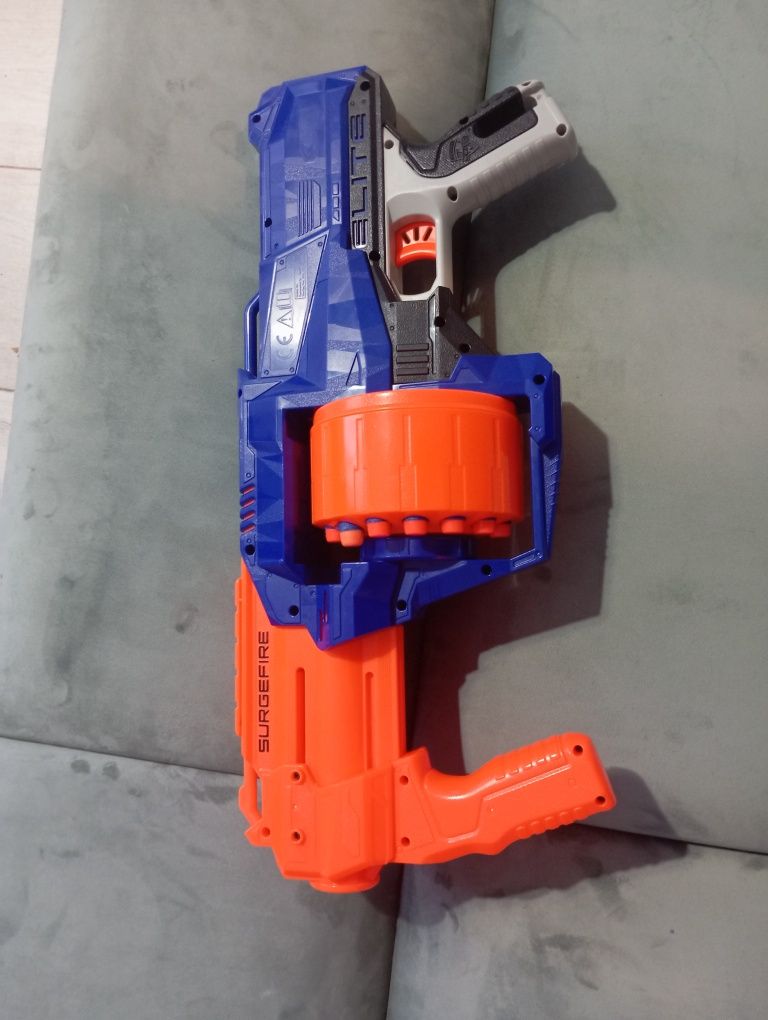 Pistolet NERF +10 strzałek