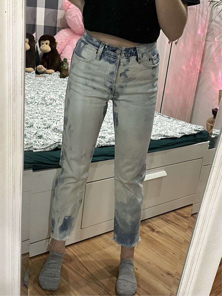 Spodnie dżinsowe jeansowe levi’s mom jeans średni stan