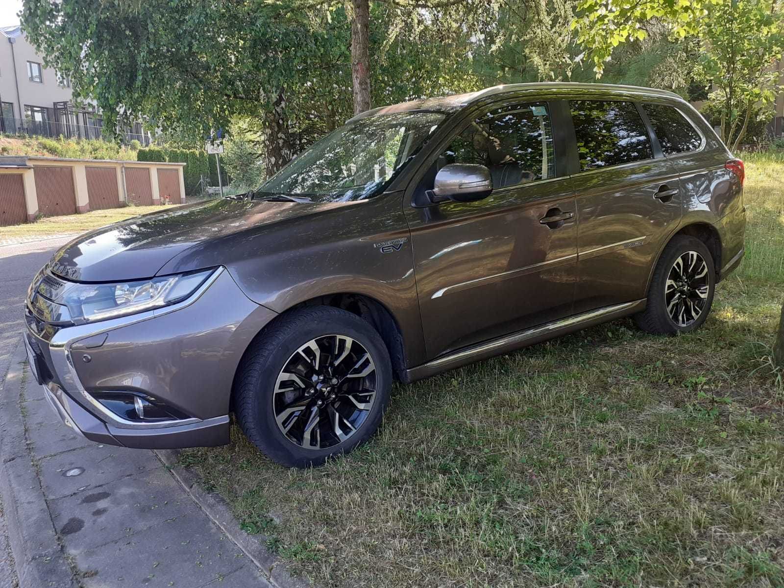 Mitsubishi Outlander PHEV Intense +
