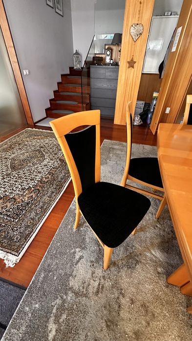 Conjunto mesa de sala de jantar com 6 cadeiras e Vitrina