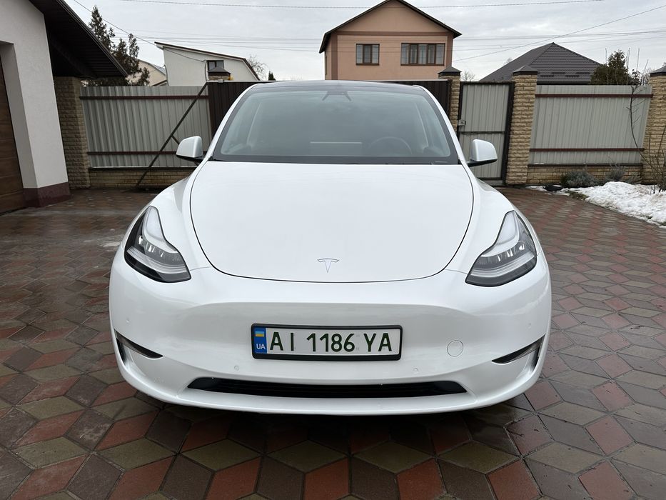 Tesla model Y ціла не биток long range