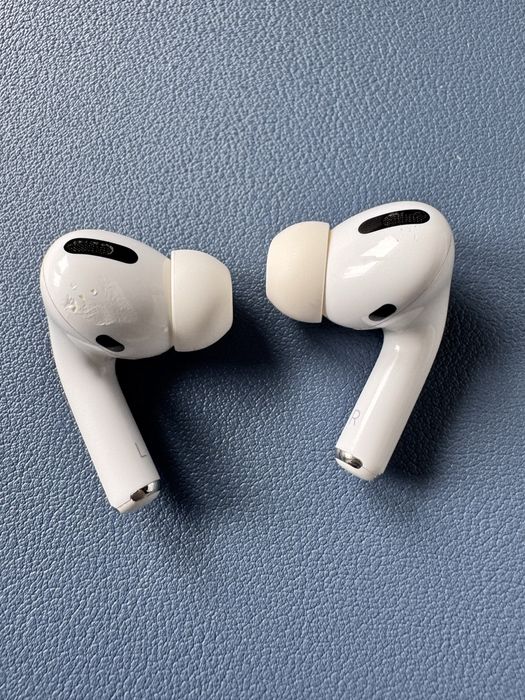 AirPods Pro - Wireless Charging Case