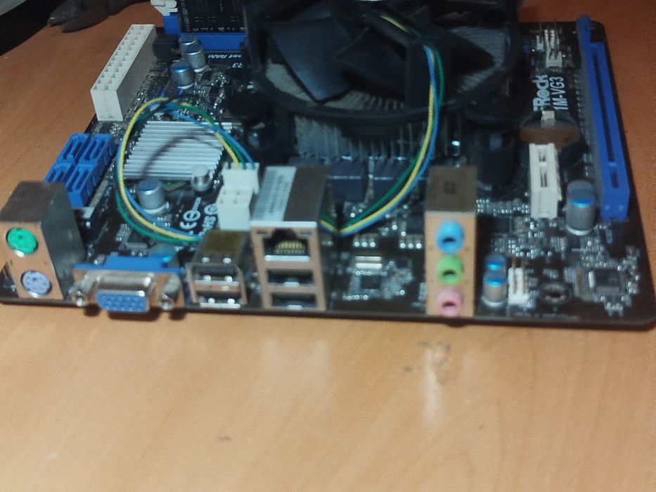 AsRock H61M-VG3 + Celeron 2,7 + Ram 8gb