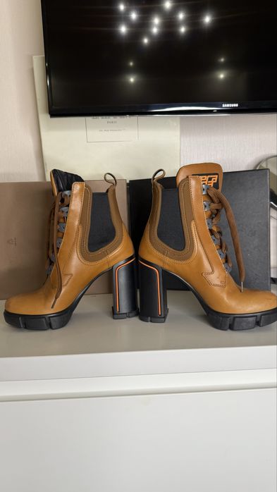 Prada боти оригінал не взуті