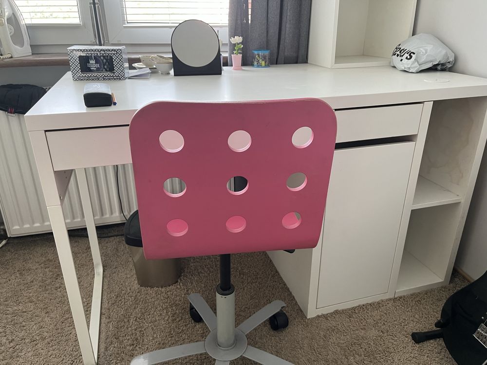 Biurko ikea biale i krzeslo ikea rezerwacja do jutra godzina 12