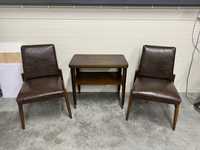 Zestaw stół Rocabily i dwa krzesła Celia Zamojskiej Fabryki Mebli