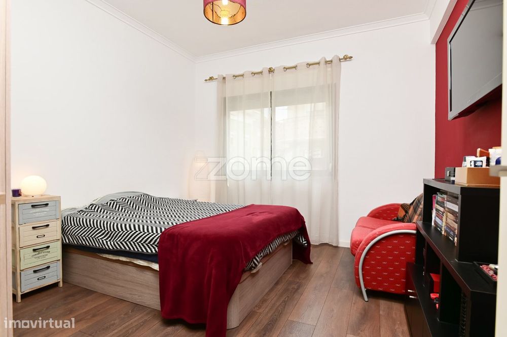 T1 totalmente renovado c/ terraço - 5 minutos do metro