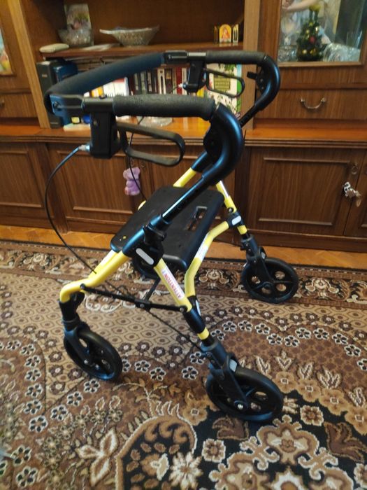 Ходунки роллерні складні.