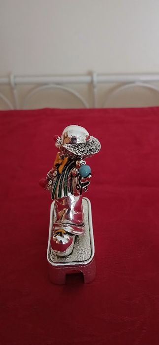 Palhaço de prata laminada com afia-lápis