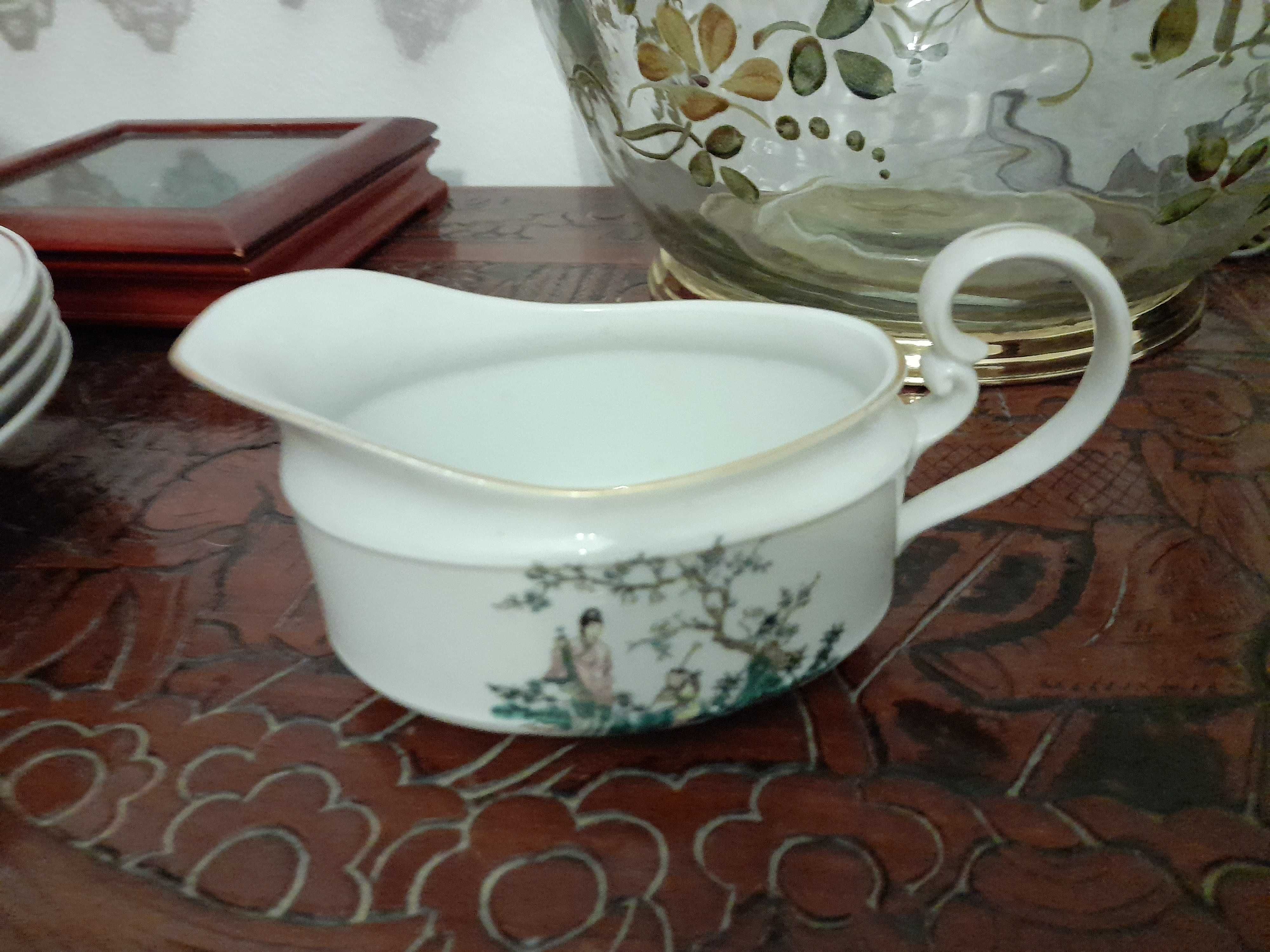 Conjunto de jantar (incompleto)