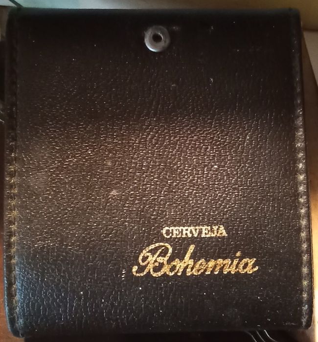 Relógio despertador digital vintage 80s de viagem Cerveja Bohemia