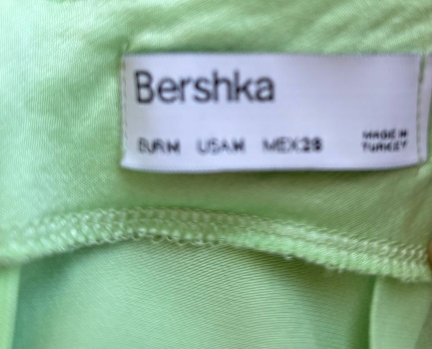 Vestido em Cetim Bershka